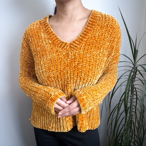 Urban Heritage Sweater -Yellow Orange - Picture 3 of 10